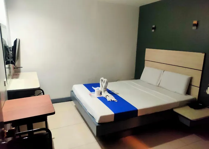 Edsa Crossing Hotel