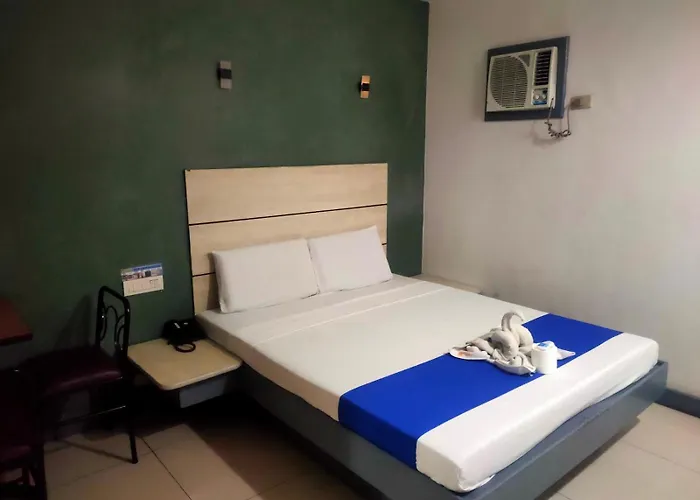 Edsa Crossing 3*